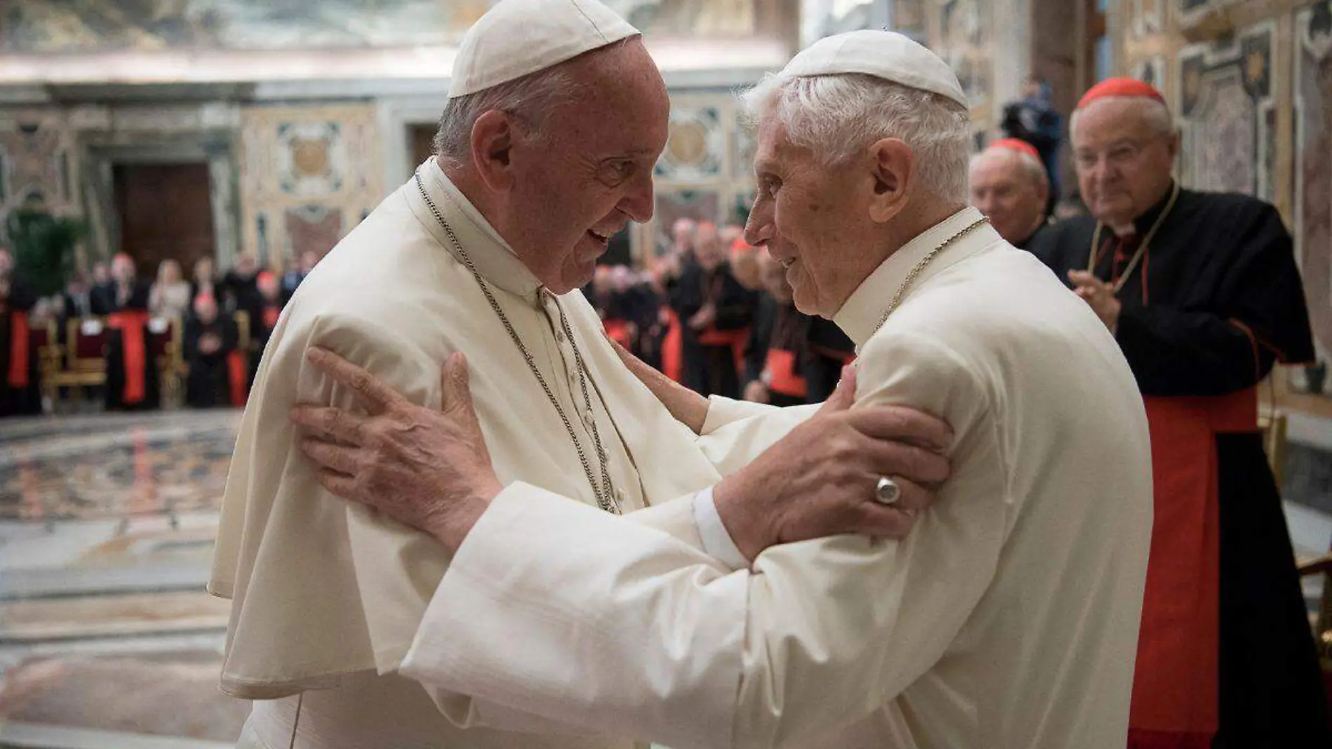 Papa Francisco pide oración especial por el emérito Benedicto XVI está muy enfermo